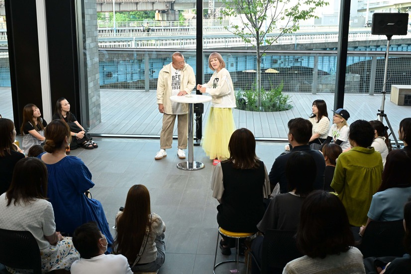 会場には２人のすぐそばまでお客さんが（C）テレビ東京/テレビ大阪