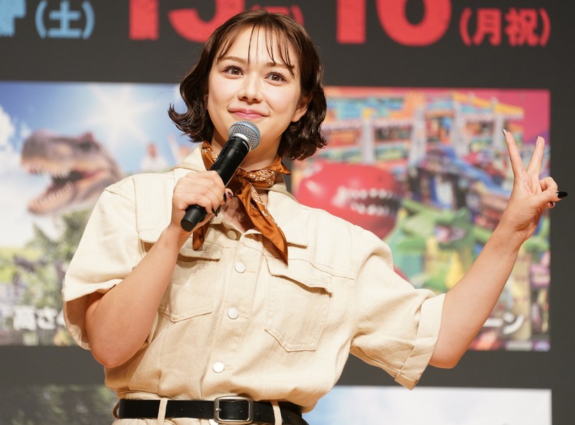 村重杏奈【写真：竹内みちまろ】