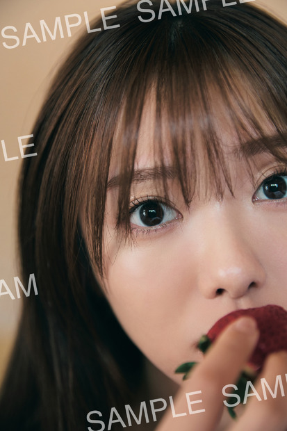 【写真集封入】メッセージ付きポストカード（全6種のうち1枚封入）　田村保乃 2nd写真集『隣の席になりたい』撮影：三瓶康友（c）講談社