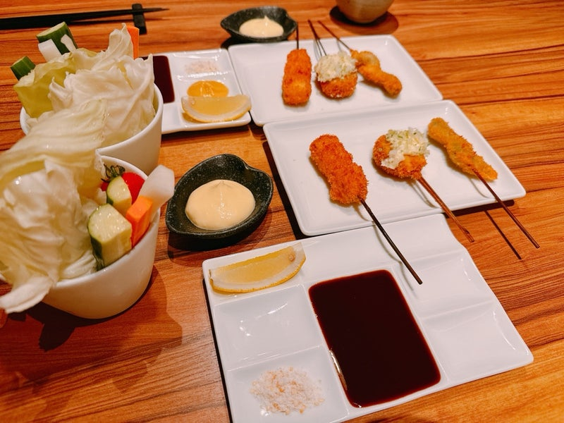 夫のリクエストで訪れた串揚げ屋さんの様子（写真は渡辺美奈代の公式ブログから）