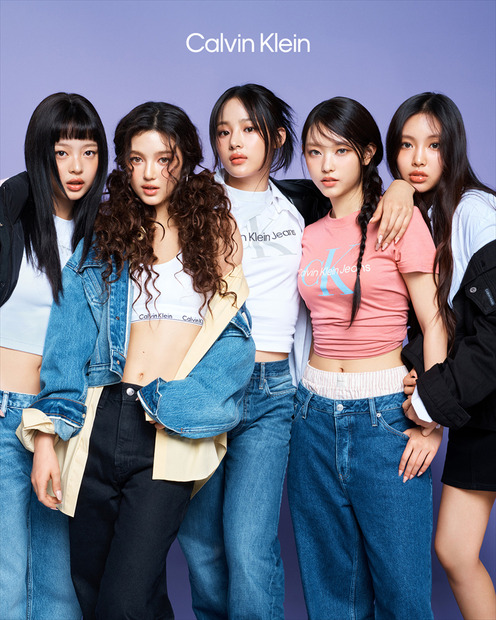 NewJeans、Calvin Kleinの新キャンペーンに登場！個性感じるデニムスタイル多数