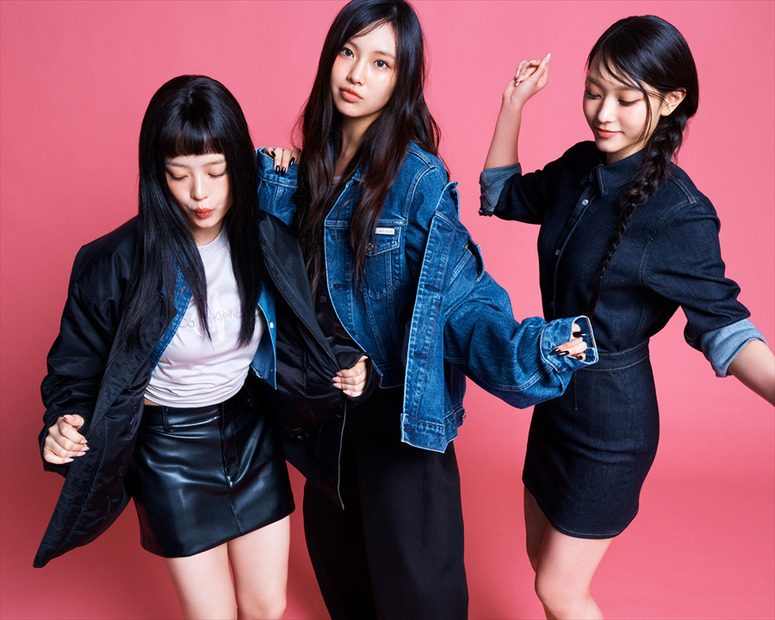 NewJeans、Calvin Kleinの新キャンペーンに登場！個性感じるデニムスタイル多数