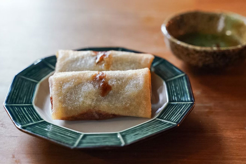 炭火串焼 ウシラム（大阪・西九条）販売メニュー：ラムのスパイス春巻き（550円）