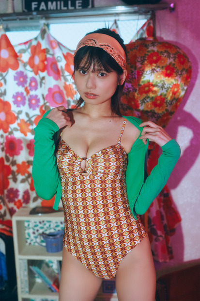 9月27日発売『SPA!デジタル写真集 鹿目凛「文化系女子の陰影」』（扶桑社）