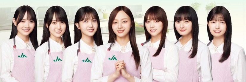 乃木坂46メンバーと「推し食材」：（左から順に）田村真佑（花）、賀喜遥香（肉）、久保史緒里（牛乳）、梅澤 美波（果物）、与田祐希（野菜）、遠藤さくら（米）、五百城茉央（茶）