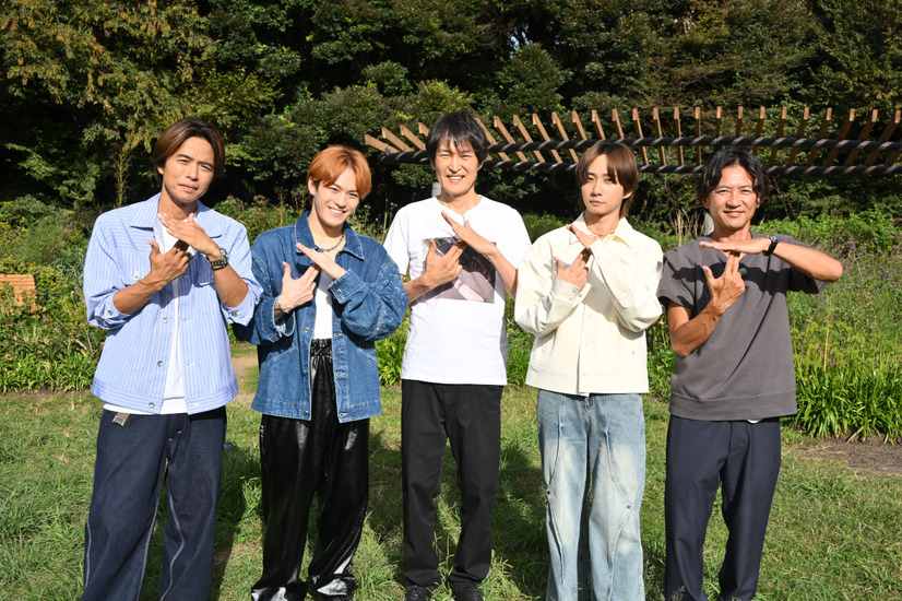 左から井ノ原快彦、松倉海斗、千原ジュニア、中村海人、国分太一　(C)TBS