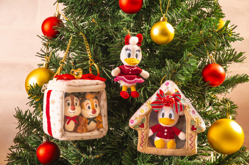「ダズリング・クリスマス・イン・ニューヨーク」のグッズ　（C）Disney