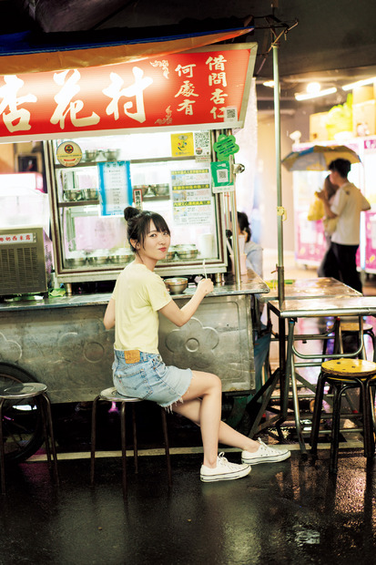 STU48・石田千穂の2nd写真集『太陽って何色？』（秋田書店）(C)HIROKAZU／秋田書店