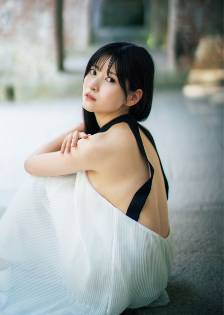 小鳥遊るい1st 写真集『ことりあそび』　（C)KADOKAWA