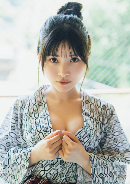 小鳥遊るい1st 写真集『ことりあそび』　（C)KADOKAWA