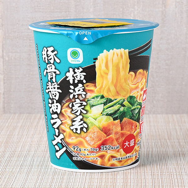 横浜家系　豚骨醤油ラーメン（213円）
