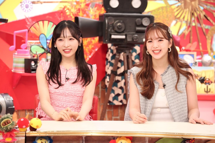 （左から）小栗有以（AKB48）、藤田ニコル　(C)フジテレビ