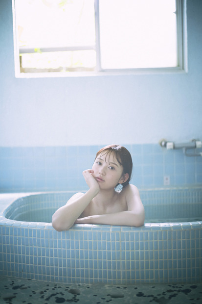 『AKB48 大盛真歩1st写真集（タイトル未定）』　(C)KADOKAWA／写真：細居幸次郎 #大盛真歩写真集