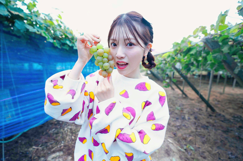 声優・石原夏織、ファンと一緒に芋掘り＆ぶどう狩り