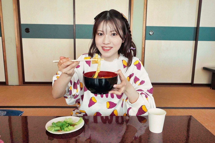 声優・石原夏織、ファンと一緒に芋掘り＆ぶどう狩り