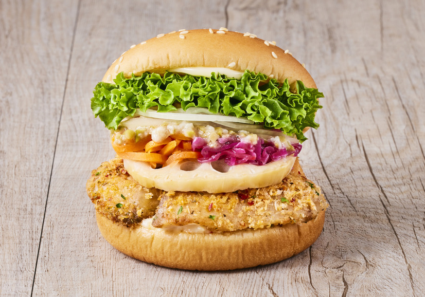 銀だらグリエのフレンチバーガー 彩り野菜とオリーブアンチョビソース