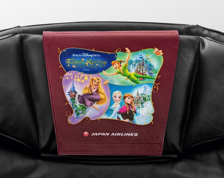 ヘッドレストカバー（赤）※クラスJ に設置　(C)Disney