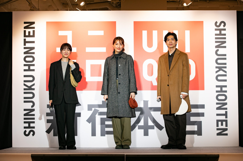 「ユニクロ 新宿本店　特別コレクション」記者発表会に登壇した綾瀬はるかと松下洸平