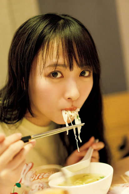 STU48・石田千穂のセカンド写真集「太陽って何色？」（秋田書店）　(C)HIROKAZU／秋田書店
