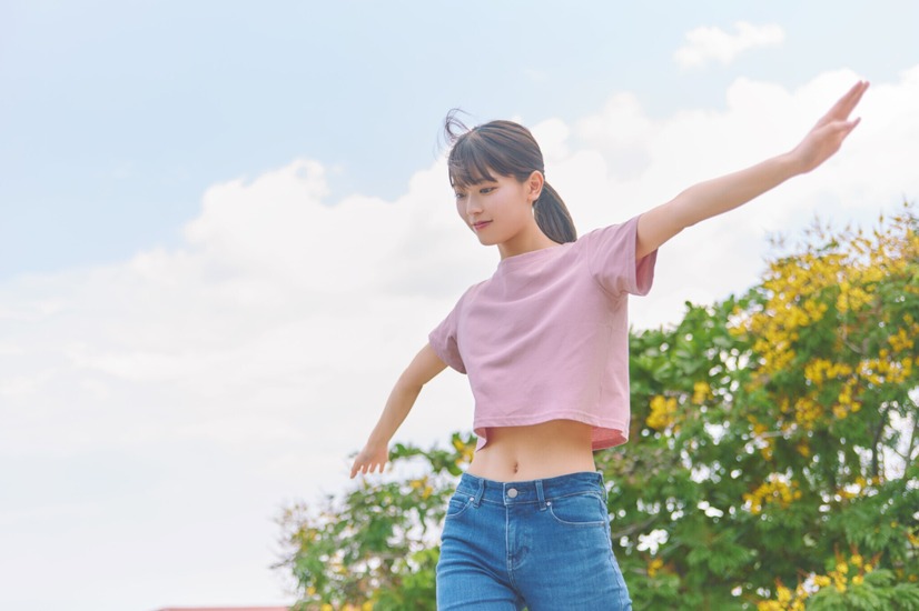 乃木坂46 岩本蓮加1st写真集「いたずらな風」裏表紙　楽天ブックス限定版　撮影／SAKAI DE JUN