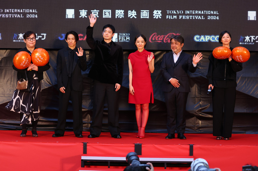 映画『サンセット・サンライズ』出演者たち　 (C)2024 TIFF