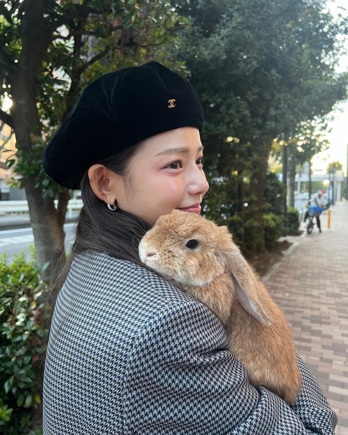 ハ・ヨンスとうさぎのマヨ（写真はハ・ヨンスの公式インスタグラムから）※所属事務所に掲載許諾をもらってます