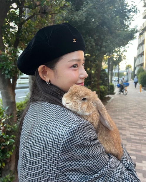ハ・ヨンスとうさぎのマヨ（写真はハ・ヨンスの公式インスタグラムから）※所属事務所に掲載許諾をもらってます