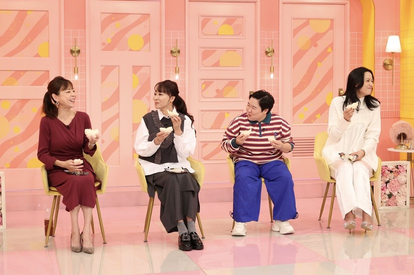 『ザ・共通テン！ 日本中の名品を食らう＆食費パンパン女子大集合SP』　(C)フジテレビ