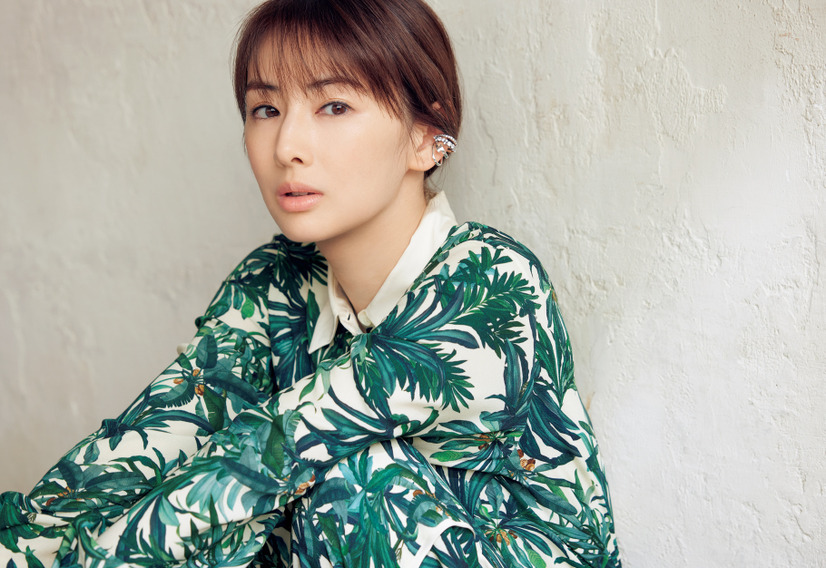 「北川景子オフィシャルカレンダー2025」（SDP）　特典カット：楽天ブックス（ポスター）