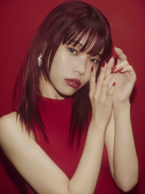 槇原敬之が作詞作曲を務めたアイナ・ジ・エンドの新曲「クリスマスカード」