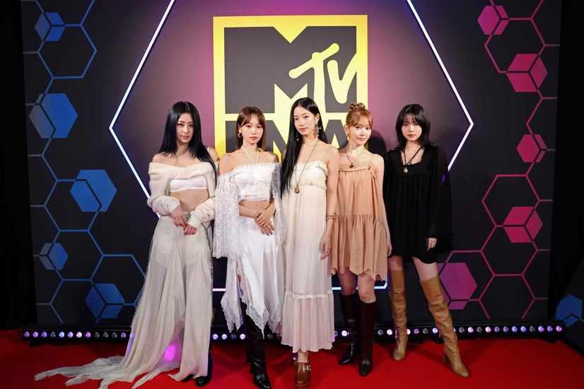 LE SSERAFIM「2024 MTV EMA」レッドカーペット　(P)&(C) SOURCE MUSIC