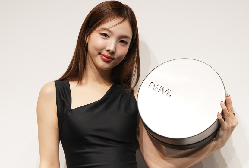 NAYEON【写真：竹内みちまろ】