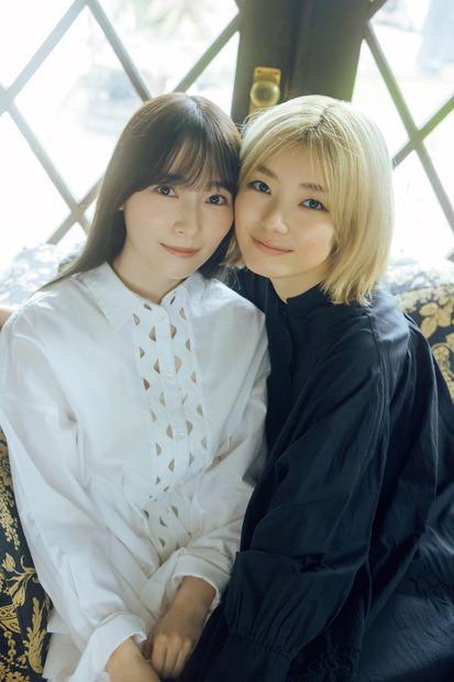 藤吉夏鈴、守屋麗奈（C）光文社／週刊FLASH 写真（C）横山マサト