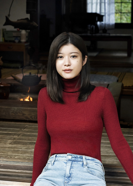 実写ドラマ「アリスさんちの囲炉裏端」で主演を務める馬場ふみか　(C)キナミブンタ／集英社・「アリスさんちの囲炉裏端」製作委員会