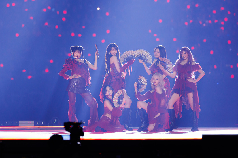 パフォーマンス中の「IVE」ⓒ CJ ENM Co., Ltd, All Rights Reserved