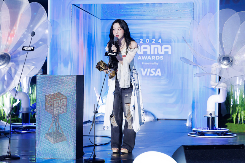 FANS' CHOICE FEMALE TOP 10を受賞したイ・ヨンジ　ⓒ CJ ENM Co., Ltd, All Rights Reserved