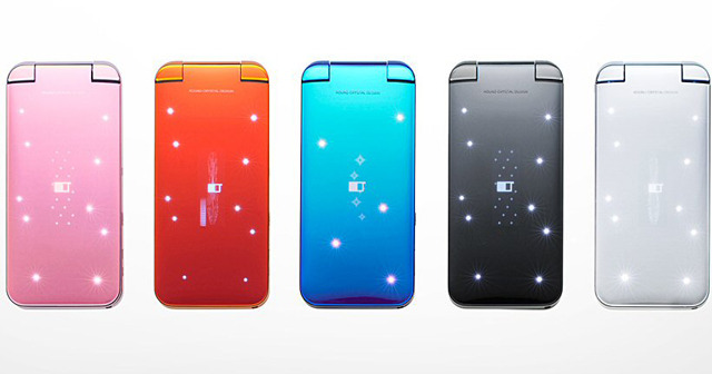 「docomo STYLE series」編の後半では残りの機種を紹介。目をひくチョコレートのような携帯電話や、女子高生の要望を取り入れたモデルなどが注目だ。