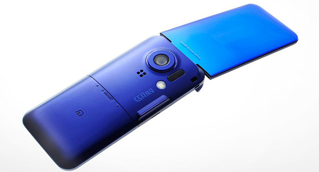 「docomo STYLE series」編の後半では残りの機種を紹介。目をひくチョコレートのような携帯電話や、女子高生の要望を取り入れたモデルなどが注目だ。