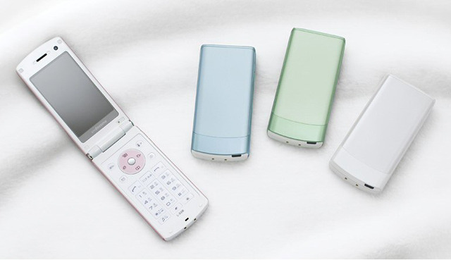 　NTTドコモは10日、冬春モデルの新製品を発表。4シリーズ20機種をリリースした。ここでは「docomo STYLE series」を紹介しよう。