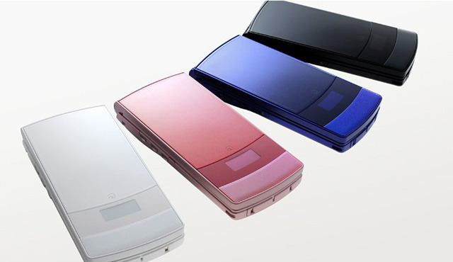 NTTドコモは10日、冬春モデルの新製品を発表。4シリーズ20機種をリリースした。ここでは「docomo STYLE series」を紹介しよう。