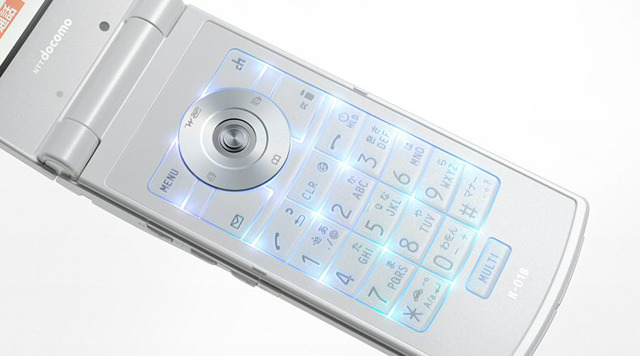 NTTドコモは10日、冬春モデルの新製品を発表。4シリーズ20機種をリリースした。ここでは「docomo STYLE series」を紹介しよう。