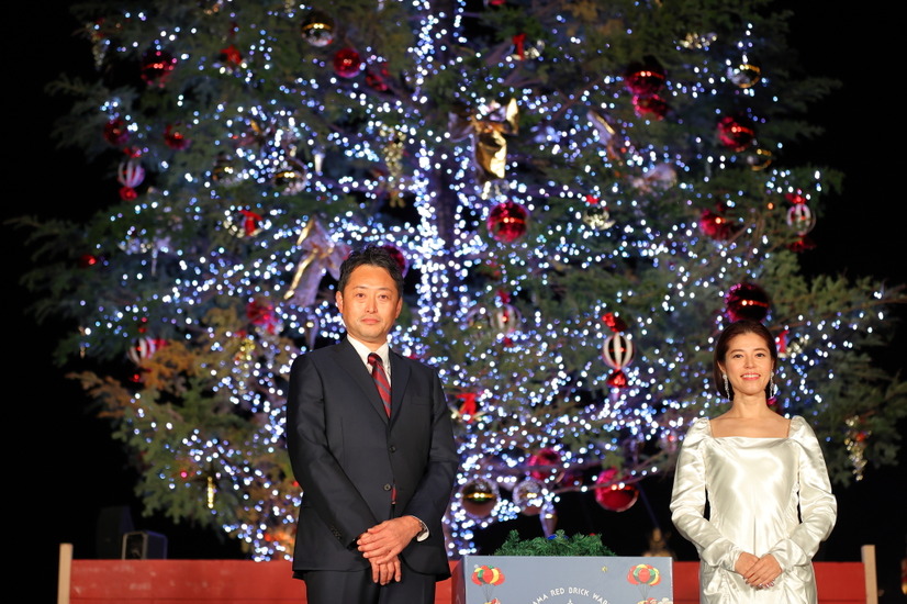 神田愛花が登壇した『Christmas Market in 横浜赤レンガ倉庫』クリスマスツリー点灯式