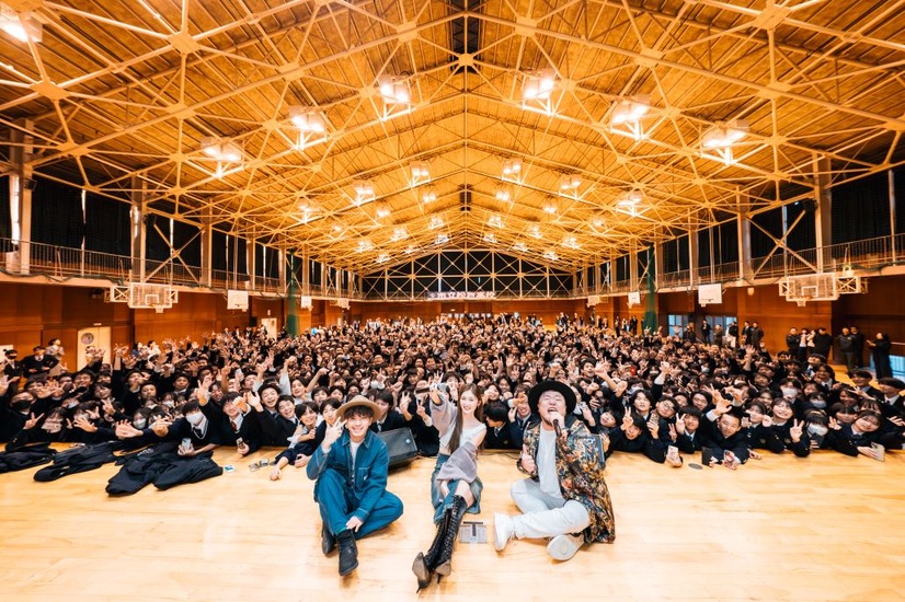ゆうちゃみとHIPPYが登場した千葉・松戸市立松戸高等学校のサプライズイベント