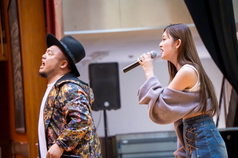 ゆうちゃみとHIPPYが登場した千葉・松戸市立松戸高等学校のサプライズイベント