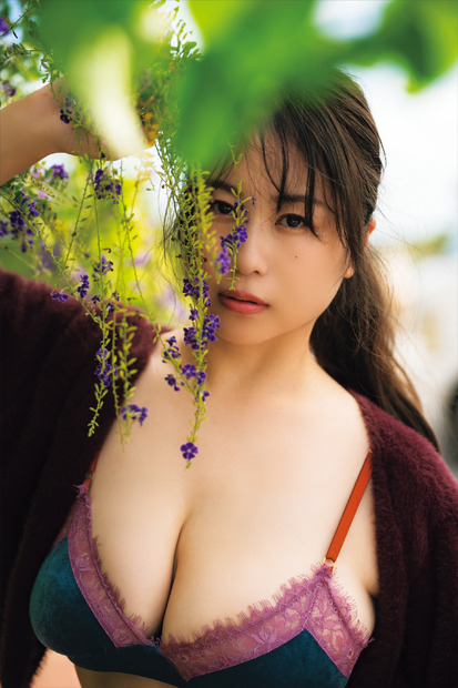 『西田麻衣写真集 Re:Mai』（撮影：鈴木ゴータ）