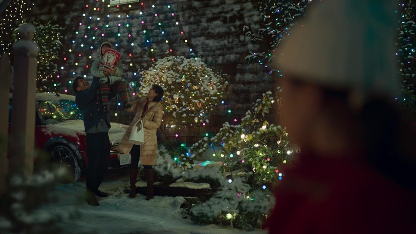 賀来賢人が出演する新TV CM「クリスマス早割予約『待ちきれない』」篇