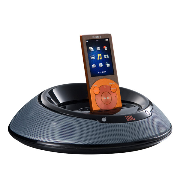 本体カラーがブラックの場合の利用例（ウォークマンは別売）