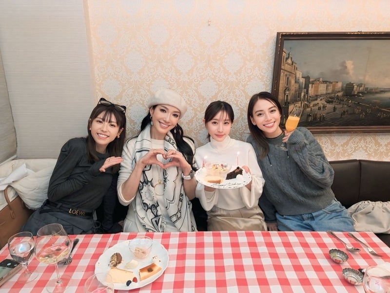 田中みな実の誕生日を祝うアンミカ、若槻千夏、滝沢カレン（写真はアンミカの公式ブログから）