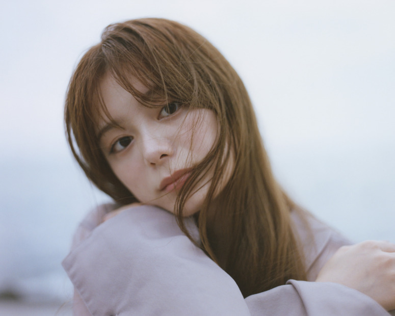 紺野彩夏ファーストフォトブック「透」（ひかり）