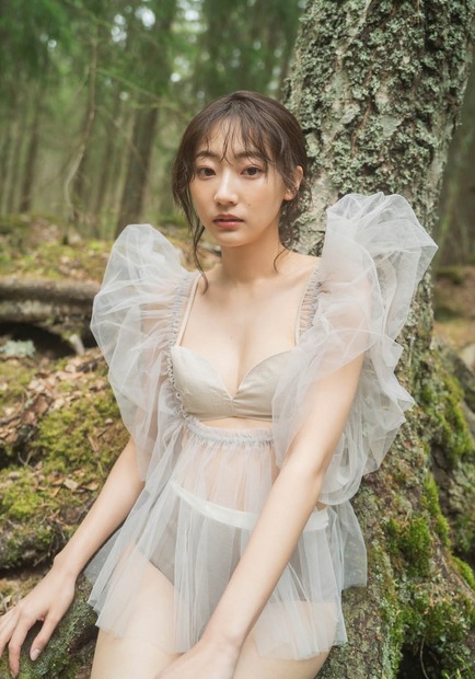 『武田玲奈10周年記念写真集 SISU』（東京ニュース通信社）セブンネットショッピング特典生写真